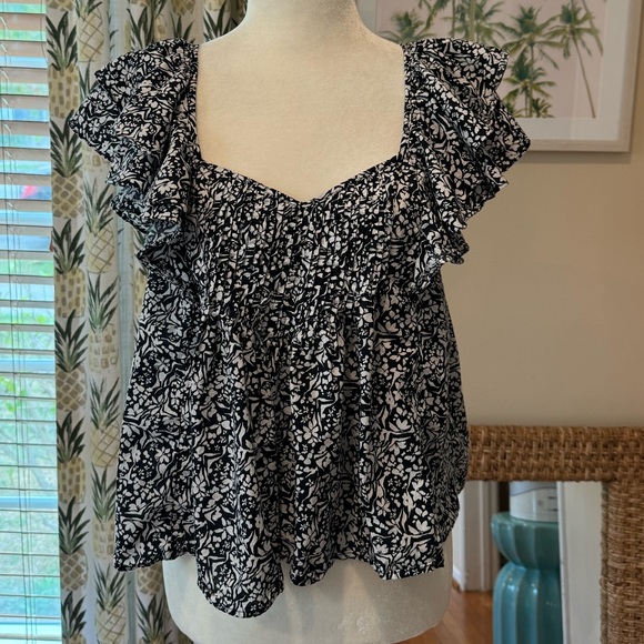 Black Floral Ruffle Top Short Sleeve Blouse Target Flutter Universal Thread™ - Picture 3 of 7